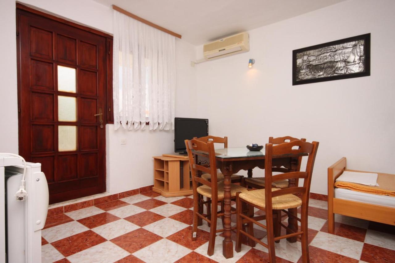 Apartments With A Parking Space Starigrad, Paklenica - 6618 エクステリア 写真